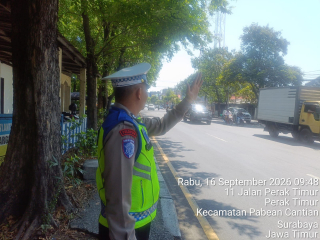 Satlantas Polres Pelabuhan Tanjung Perak Rutin Patroli dan Pantau Arus Lalu Lintas