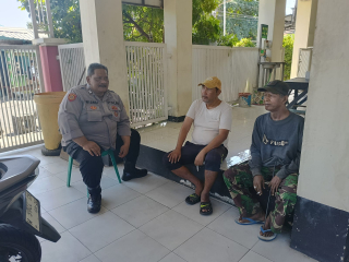Polsek Krembangan Patroli dan Sambang Warga di Balai RW 4 Dupak Bangunsari