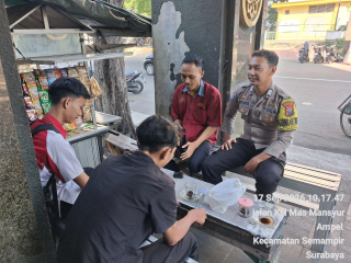 Polsek Semampir Patroli Harkamtibmas di Pintu Masuk Makam Religi Sunan Ampel, Antisipasi 3C