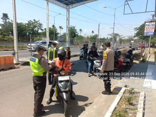 Polsek Kenjeran Bersama Polres Tanjung Perak dan Satpol PP Gelar Operasi Pemeriksaan R2 di Pos Suramadu