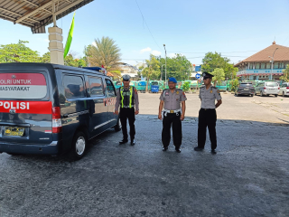 Polsek Semampir Patroli Harkamtibmas di Terminal Religi Sunan Ampel, Antisipasi 3C dan Kenakalan Remaja