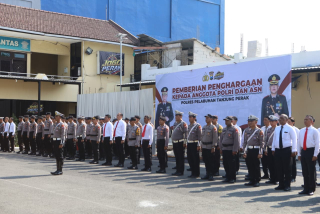 Redam Konflik SARA hingga Ungkap Narkoba, 12 Personel Polres Tanjung Perak Terima Penghargaan.