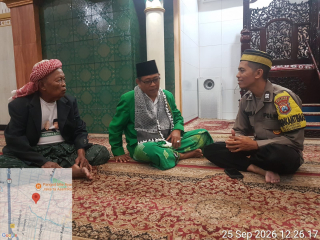 Bhabinkamtibmas Asemrowo Jumling di Masjid Al-Jihat, Sampaikan Pesan Keagamaan kepada Jamaah
