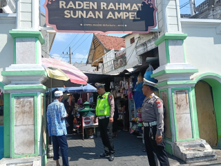 Polsek Semampir Patroli Dialogis di Gapura Wisata Religi Sunan Ampel, Antisipasi 3C