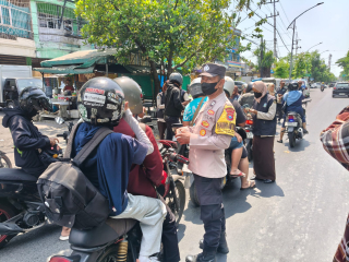 Polsek Kenjeran Bersama Dispenda Surabaya Gelar Operasi Gabungan di Jalan Wiratno
