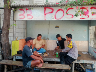 Bhabinkamtibmas Tambak Wedi Sambang Petugas Parkir, Ingatkan Waspada 3C