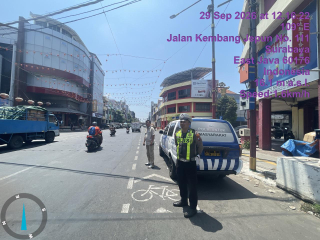Polsek Pabean Cantikan Pantau Situasi Kamtibmas di Jalan Kembang Jepun, Arus Lalin Ramai Lancar