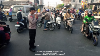 Polsek Asemrowo Laksanakan Pos Awal di Perlintasan KA Jalan Tambak Mayor