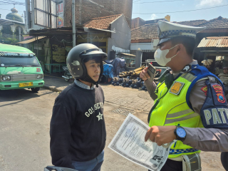 Satlantas Polres Tanjung Perak Gelar Sosialisasi Tatap Muka, Ajak Masyarakat Tertib Berlalu Lintas