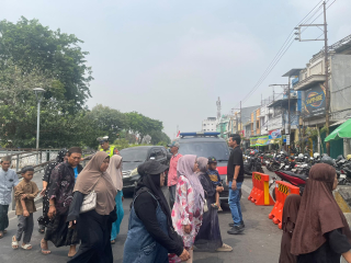 Polsek Semampir Patroli Kamtibmas di Kawasan Gapura Religi Ampel, Antisipasi 3C
