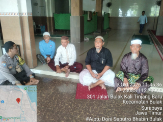 Bhabinkamtibmas Bulak Sholat Dhuhur Berjamaah, Sampaikan Pesan Kamtibmas kepada Jamaah