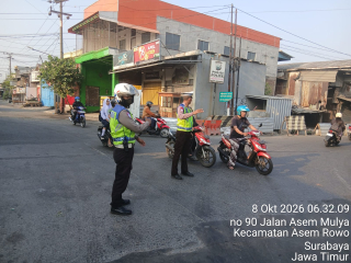 Polsek Asemrowo Patroli di Perlintasan KA Tambak Mayor, Antisipasi Kerawanan dan Kemacetan