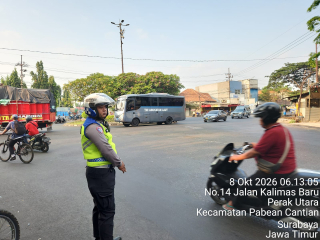 Satlantas Polres Tanjung Perak Intensifkan Patroli dan Pengaturan Lalu Lintas, Antisipasi Kemacetan