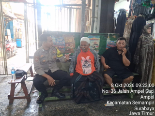 Bhabinkamtibmas Ujung Sambang Warga di Jalan Sawah Pulo, Ajak Jaga Kerukunan dan Waspada Narkoba