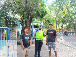 Satlantas Polres Tanjung Perak Sosialisasikan Tertib Berlalu Lintas kepada Masyarakat