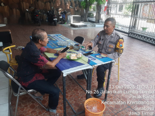 Bhabinkamtibmas Perak Barat Sambang Warga dan Lakukan Pendataan Perlinsos, Sosialisasikan Layanan 110