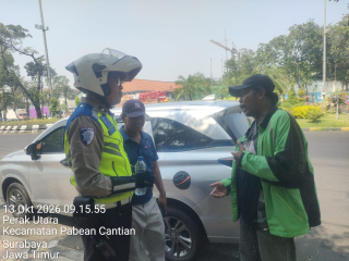 Satlantas Polres Pelabuhan Tanjung Perak Sosialisasikan Tertib Berlalu Lintas kepada Masyarakat