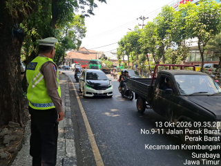 Satlantas Polres Pelabuhan Tanjung Perak Intensifkan Patroli dan Pengaturan Lalu Lintas di Sejumlah Titik Rawan