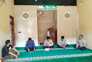 Polsek Kenjeran Gelar Binrohtal Kamis, Anggota Diberi Tausiyah tentang Utang Piutang