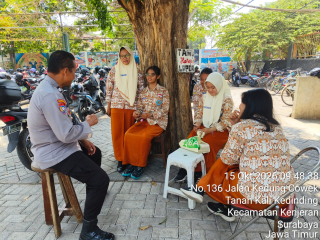 Bhabinkamtibmas Tanah Kali Kedinding Beri Binluh kepada Pelajar SMAN 19, Ingatkan Bahaya Narkoba dan Tertib Berlalu Lintas