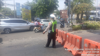 Satlantas Polres Pelabuhan Tanjung Perak Gencarkan Patroli dan Pengaturan Lalu Lintas, Antisipasi Kemacetan