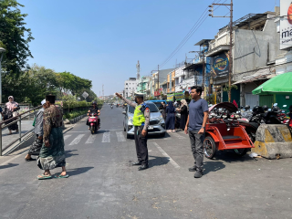 Polsek Semampir Gelar Patroli di Pintu Masuk Kawasan Ampel, Antisipasi Gangguan Kamtibmas