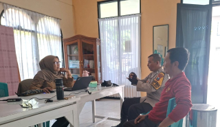 Bhabinkamtibmas Perak Barat Sambang Layanan Masyarakat di Balai RW 02