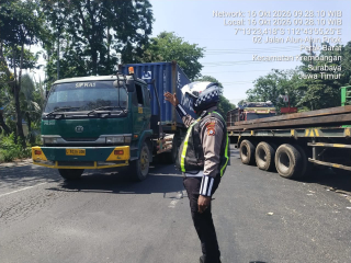 Satlantas Polres Pelabuhan Tanjung Perak Gencarkan Patroli, Antisipasi Kemacetan dan Pelanggaran Lalu Lintas
