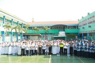Polisi Peduli Pendidikan, Kapolres Pelabuhan Tanjung Perak Ajak Pelajar Tangkal Hoaks dan Bijak Bermedia Sosial.