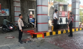 Polsek Krembangan Patroli SPBU di Jalan Kalianak, Pastikan Keamanan dan Kelancaran Lalu Lintas
