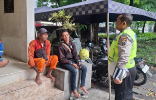 Satlantas Polres Pelabuhan Tanjung Perak Gelar Sosialisasi Tatap Muka, Ajak Masyarakat Tertib Berlalu Lintas