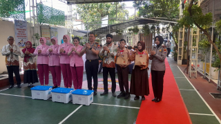 Kapolres Pelabuhan Tanjung Perak Bersama Ketua Bhayangkari Kunjungi SMP Kemala Bhayangkari 8 Surabaya, Dorong Penguatan Karakter Siswa