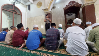 Kapolsek Pabean Cantikan Gelar Jumat Keliling di Masjid Nurul Ihsan