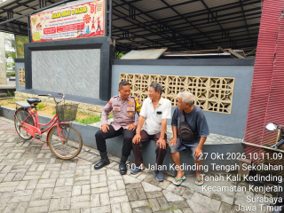 Bhabinkamtibmas Tanah Kali Kedinding Sambang Warga, Imbau Hindari Pinjol dan Judol