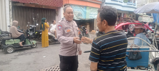 Bhabinkamtibmas Ujung Sambang Warga Hang Tuah, Imbau Jaga Kerukunan