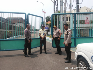 Kapolsek Kenjeran Pimpin Patroli Kamtibmas di Pantai Batu-Batu, Imbau Warga Tertib Berlalu Lintas