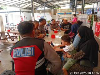 Polsek Krembangan Gelar Program Polisi Kumpul Bersama Masyarakat di SWK Ikan Duyung