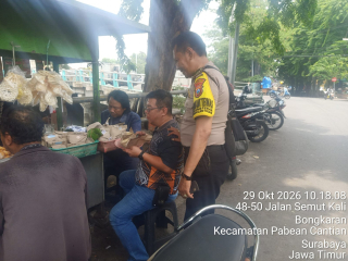 Bhabinkamtibmas Bongkaran Sambangi Warga Semut Kali, Perkuat Koordinasi Kamtibmas