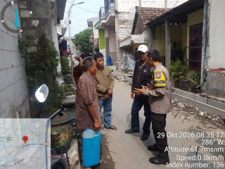 Bhabinkamtibmas Asemrowo Sambangi Warga Tambak Pring Timur, Ajak Aktifkan Kembali Pos Kamling