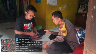 Bhabinkamtibmas Asemrowo Sambangi Ketua RT, Ajak Warga Tingkatkan Kewaspadaan Curanmor