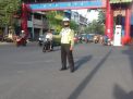 Unit Lantas Polsek Pabean Cantikan Atur Lalu Lintas Rutin di Pagi Hari