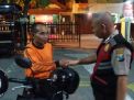 Babinkamtibmas Genting Kalianak Patroli Malam Sambil Pesan Waspada Curanmor
