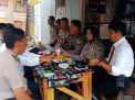Wakapolsek Kenjeran Bahas Evaluasi Kerja Mingguan di Cangkrukan Jam Pimpinan
