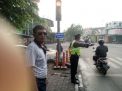Cegah Kemacetan, Polsek Semampir Rutin Atur Lalu Lintas Pagi