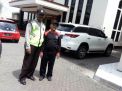 Babinkamtibmas Perak Timur Laksanakan Pengamanan Kebaktian di Gereja Pantekosta