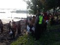 Gelar Program Program Sabtu Osis, Polsek Kenjeran Bersih-Bersih Pantai