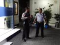 Satsabhara Polres Tanjung Perak Patroli Kantor Bank, Antisipasi Kriminalitas