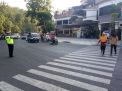 Satlantas Polres Tanjung Perak Berikan Pelayanan Melalui Pengaturan Lalu Lintas Pagi