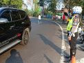 Satlantas Polres Tanjung Perak Gelar Pengaturan Pagi Bantu Keberangkatan Pekerja