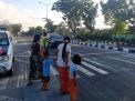 Bantu Keberangkatan Anak Sekolah, Unit Lantas Polsek Kenjeran Lakukan Pengaturan Pagi
